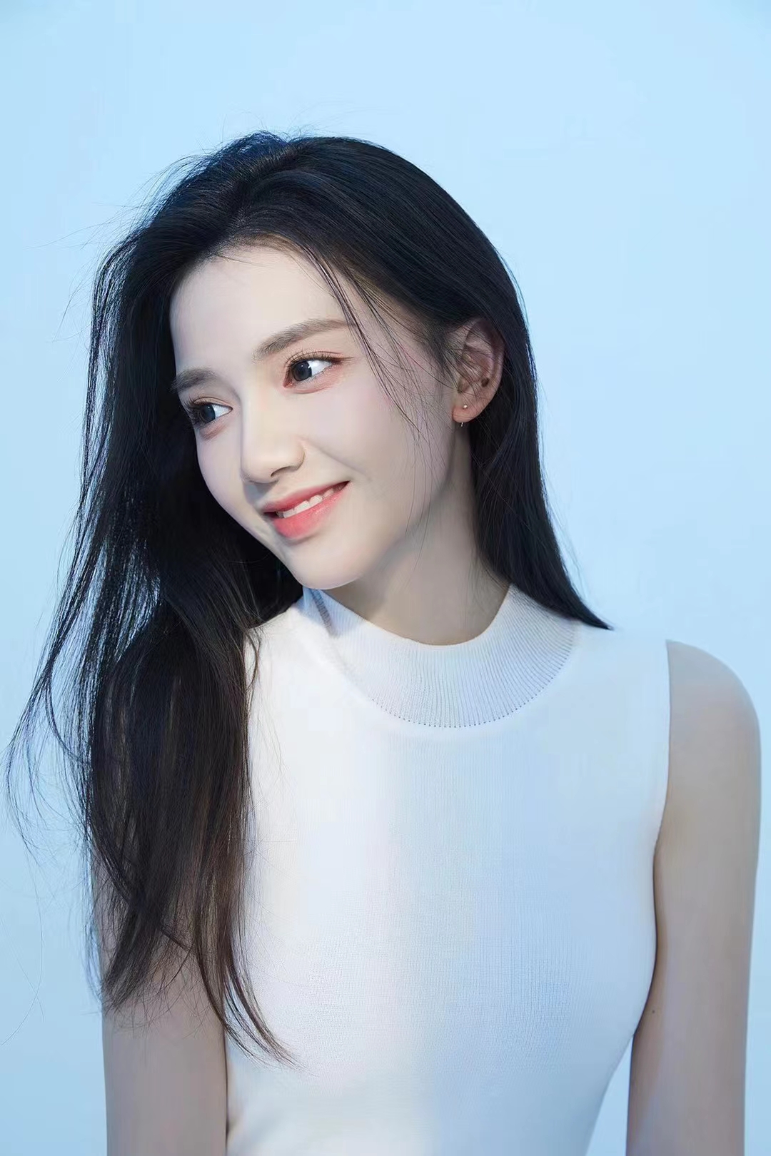 新生代演员段钰加入喜东传媒 携手前行未来可期__财经头条