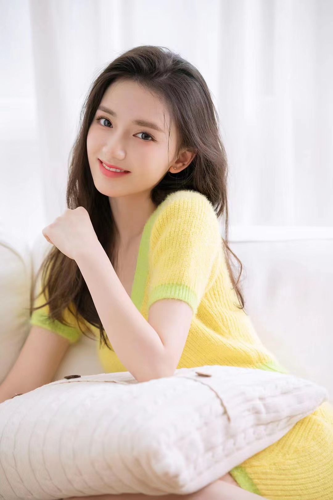 新生代演员段钰加入喜东传媒 携手前行未来可期__财经头条