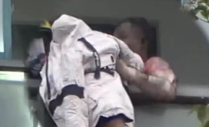 噩耗！火灾中舍身救妻的丈夫凌晨去世休闲区蓝鸢梦想 - Www.slyday.coM