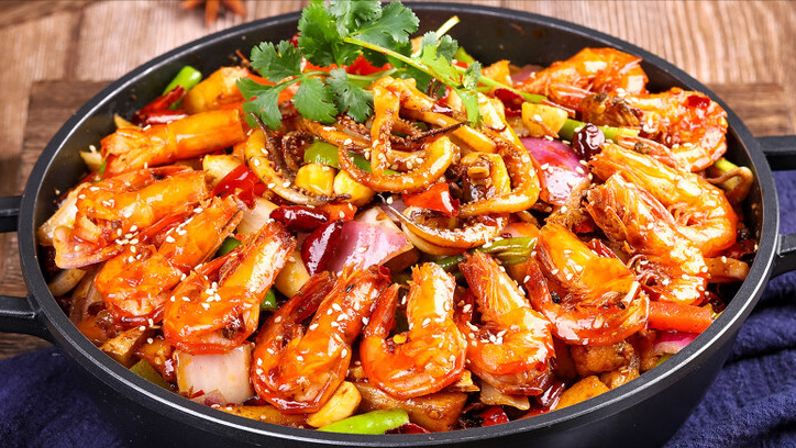 推荐食谱【干锅翅中虾】虾的品种是比较多的,价格也有贵有便宜,不过也