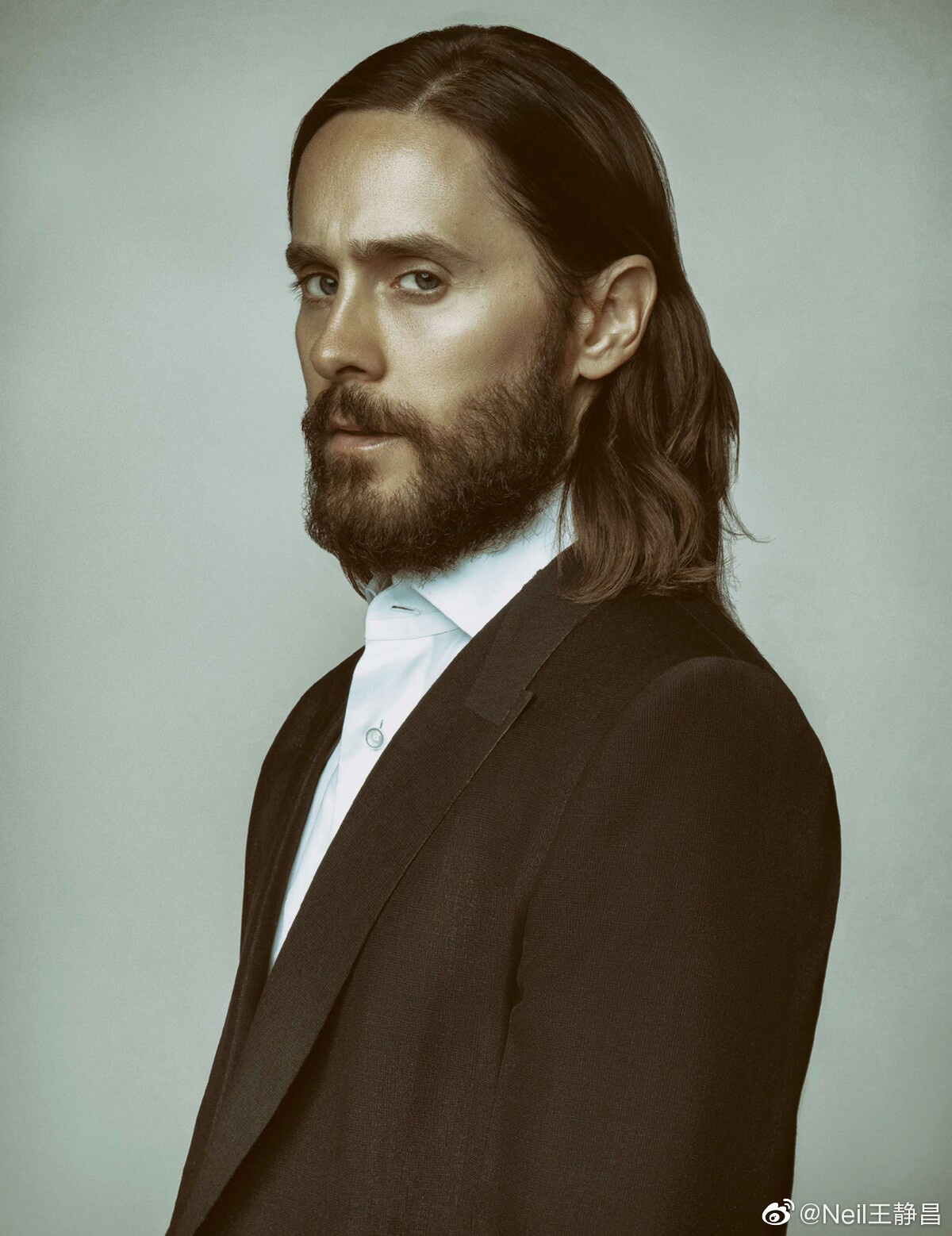 安妮海瑟薇和莱托少爷jaredleto一起登上emmy杂志