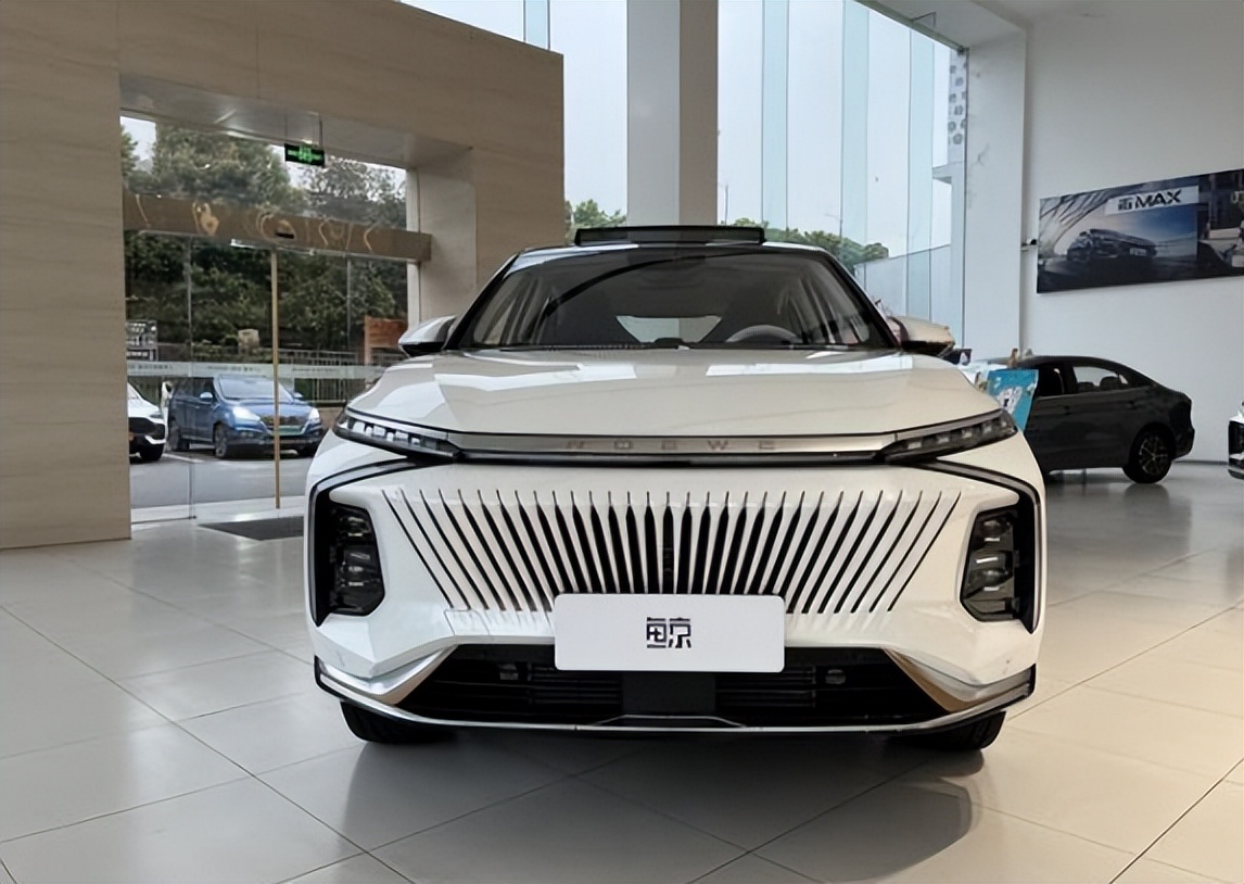 荣威全新轿跑实车曝光配20t涡轮机最低预售1668万