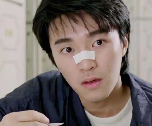 周星驰为MU5735祈福,怒怼外国机师冷血言论,粉丝：星爷好样的休闲区蓝鸢梦想 - Www.slyday.coM