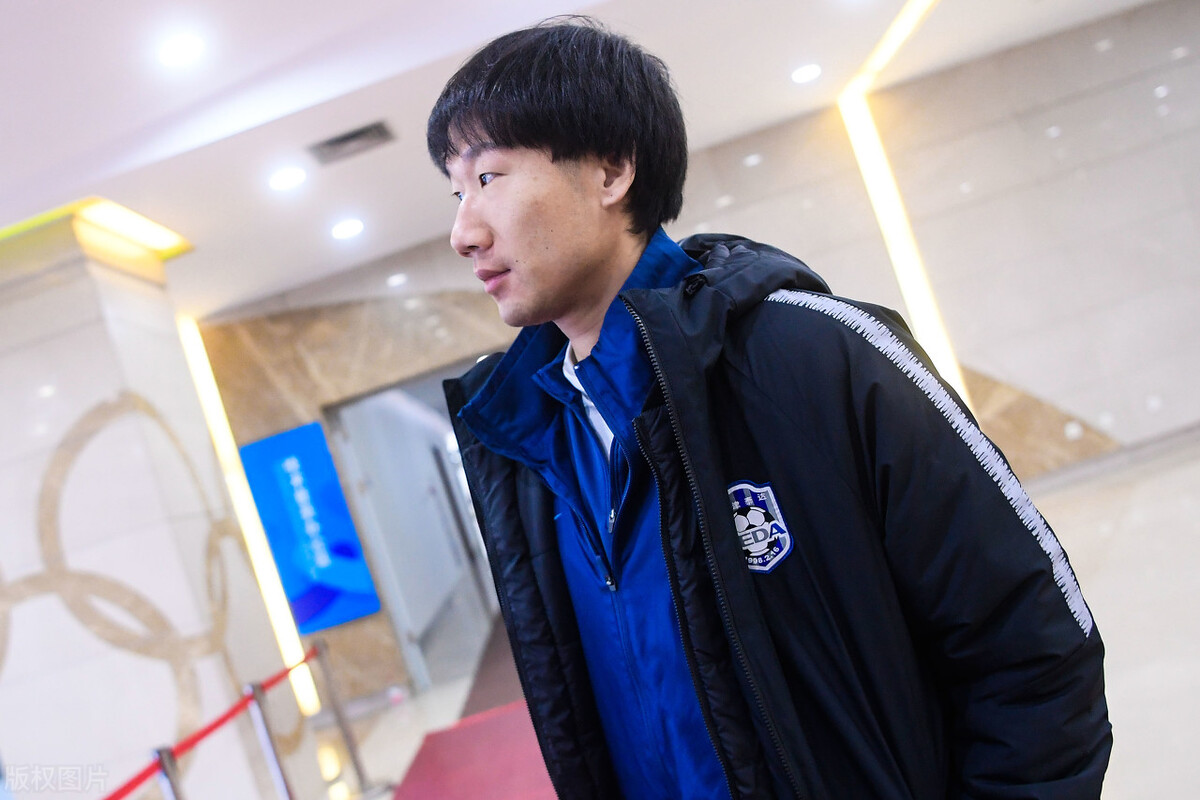 中超3消息荣昊谈广州恒大烧钱费莱尼抵达上海李玮峰谈吴曦