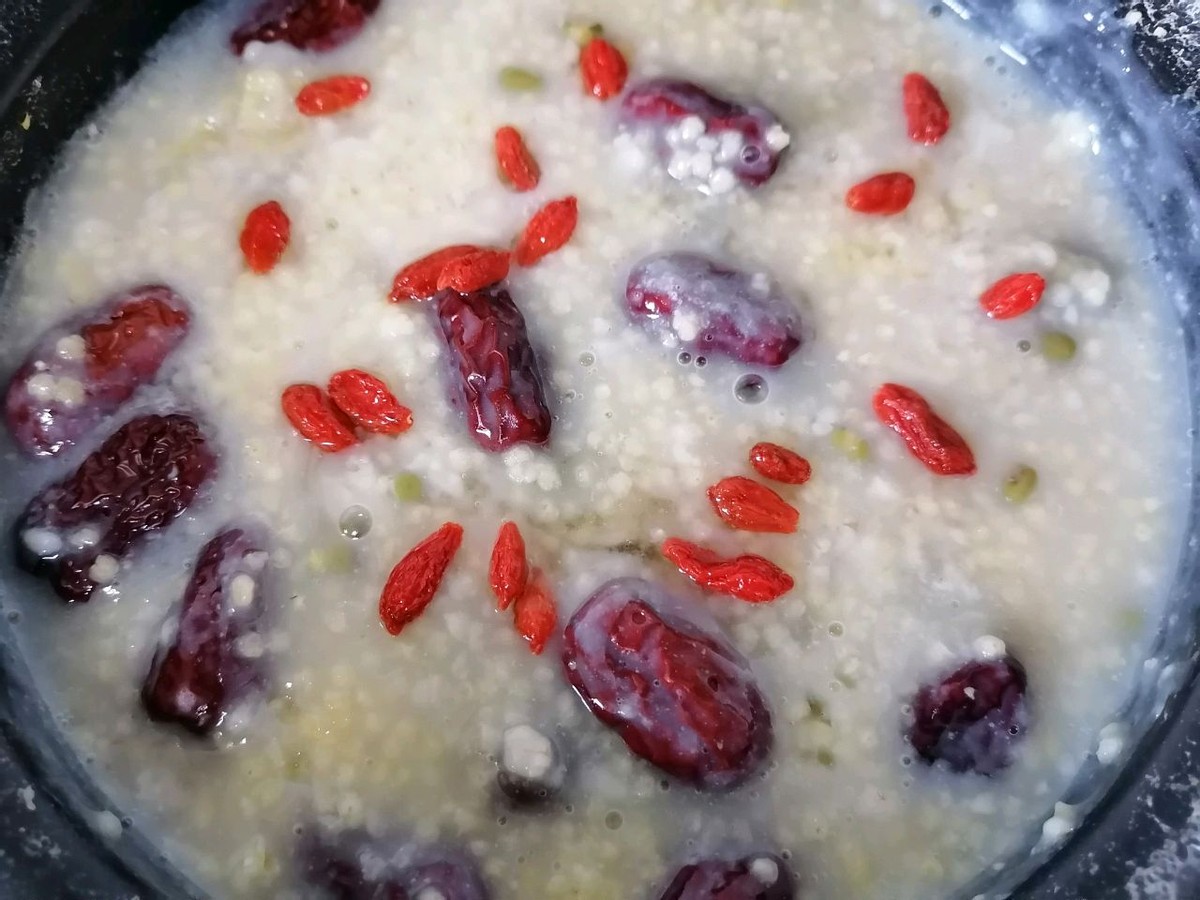 营养粥品红枣小米燕麦粥口感细腻清新香甜早餐必备