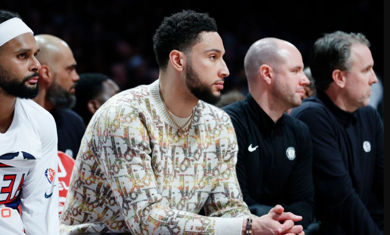 蔡崇信被坑惨!西蒙斯躺着拿钱,却高调逛街,女友身材不输詹娜|西蒙斯|