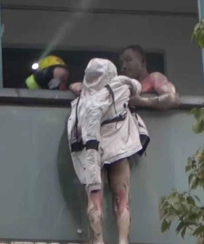 噩耗！火灾中舍身救妻的丈夫凌晨去世休闲区蓝鸢梦想 - Www.slyday.coM