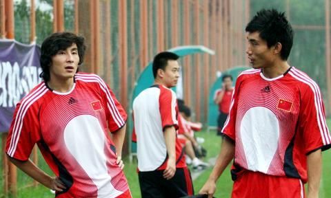 情同手足,却分道扬镳,球队大哥李玮锋和郑智的恩怨故事
