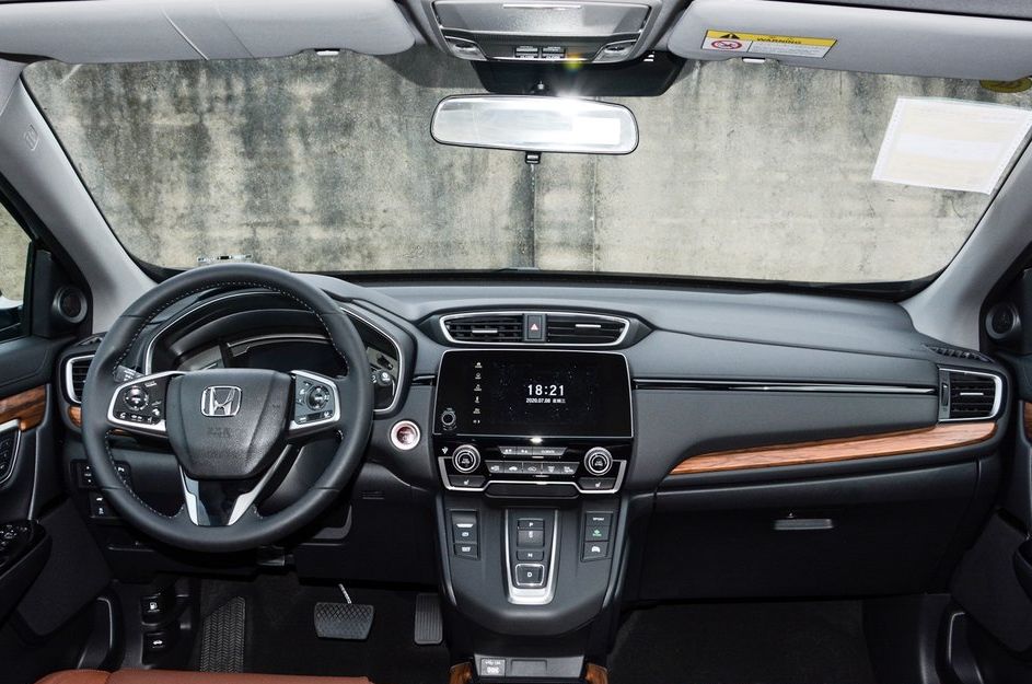 在2022款本田crv的内饰看不到浓郁的科技感,中控台上没有大尺寸屏幕
