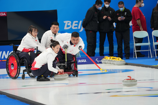 &nbsp;&nbsp;&nbsp;&nbsp;2022北京冬残奥会,轮椅冰壶队进行赛前训练.