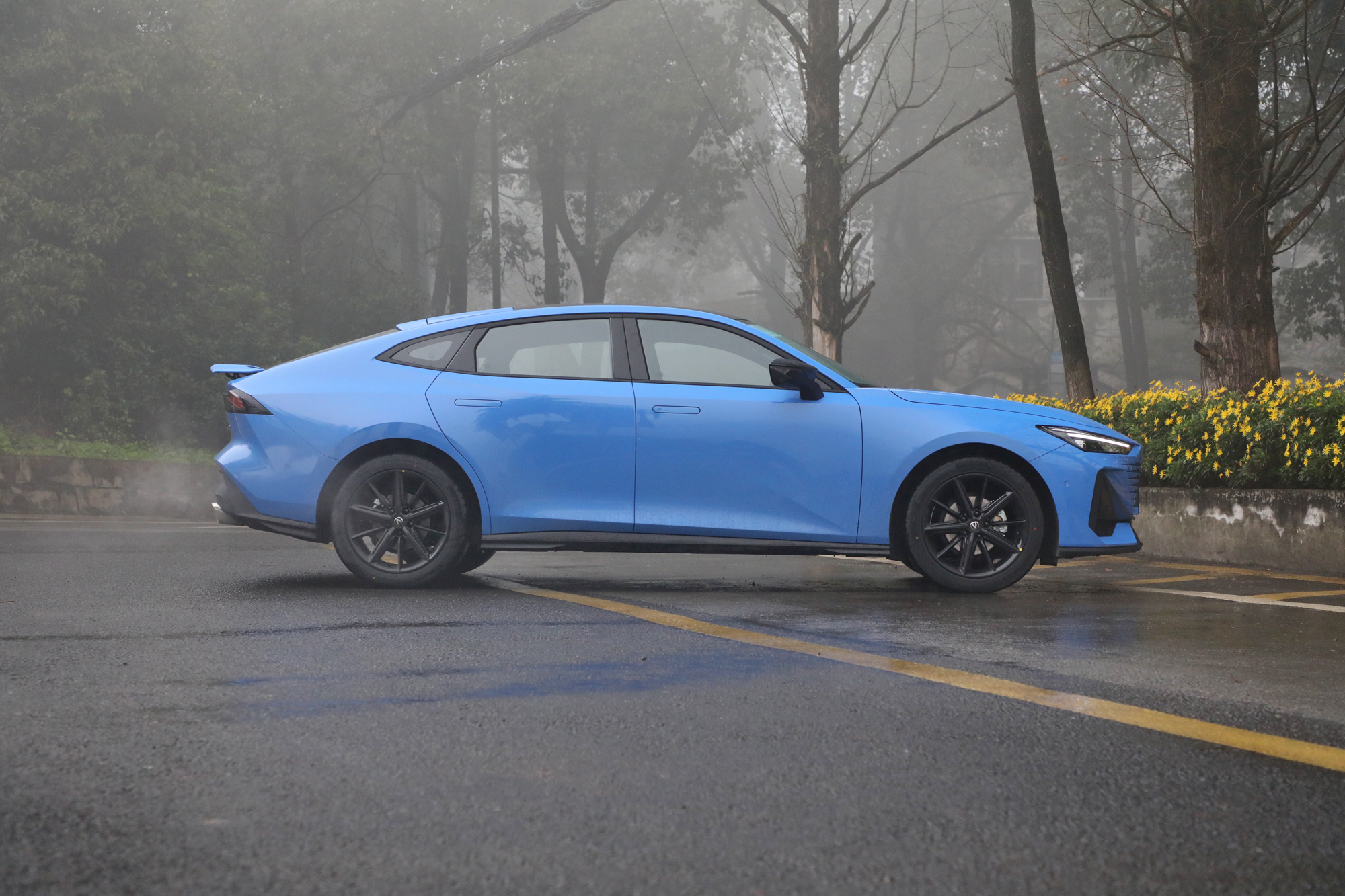 三款10万级国产轿跑这年头没点才艺真心混不下去