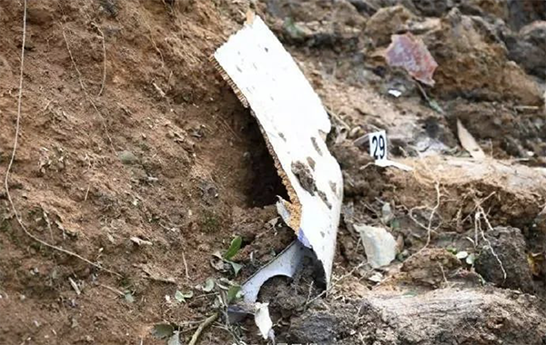 世界各地的他们都在为MU5735失事客机上的人们祈福......休闲区蓝鸢梦想 - Www.slyday.coM