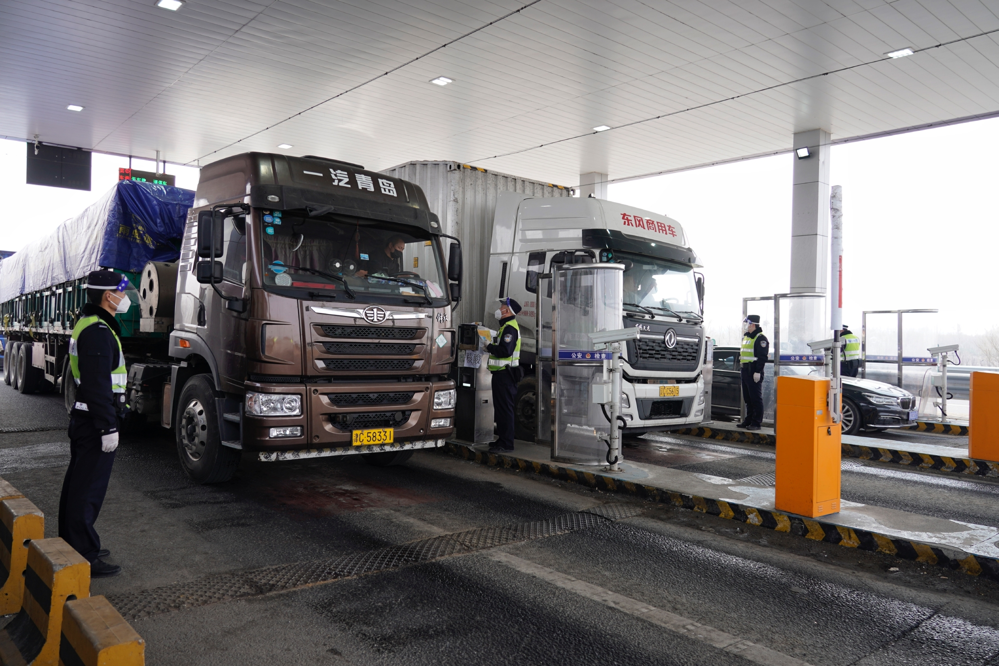 北京54个公安检查站日均6千警力防疫查控逢车必查逢人必核