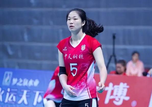 江苏女排25岁副攻退役和龚翔宇亲如姐妹身高劣势阻碍其发展