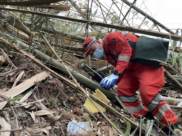 直击坠机搜救现场：2部黑匣子或已变形，降雨加大难度休闲区蓝鸢梦想 - Www.slyday.coM