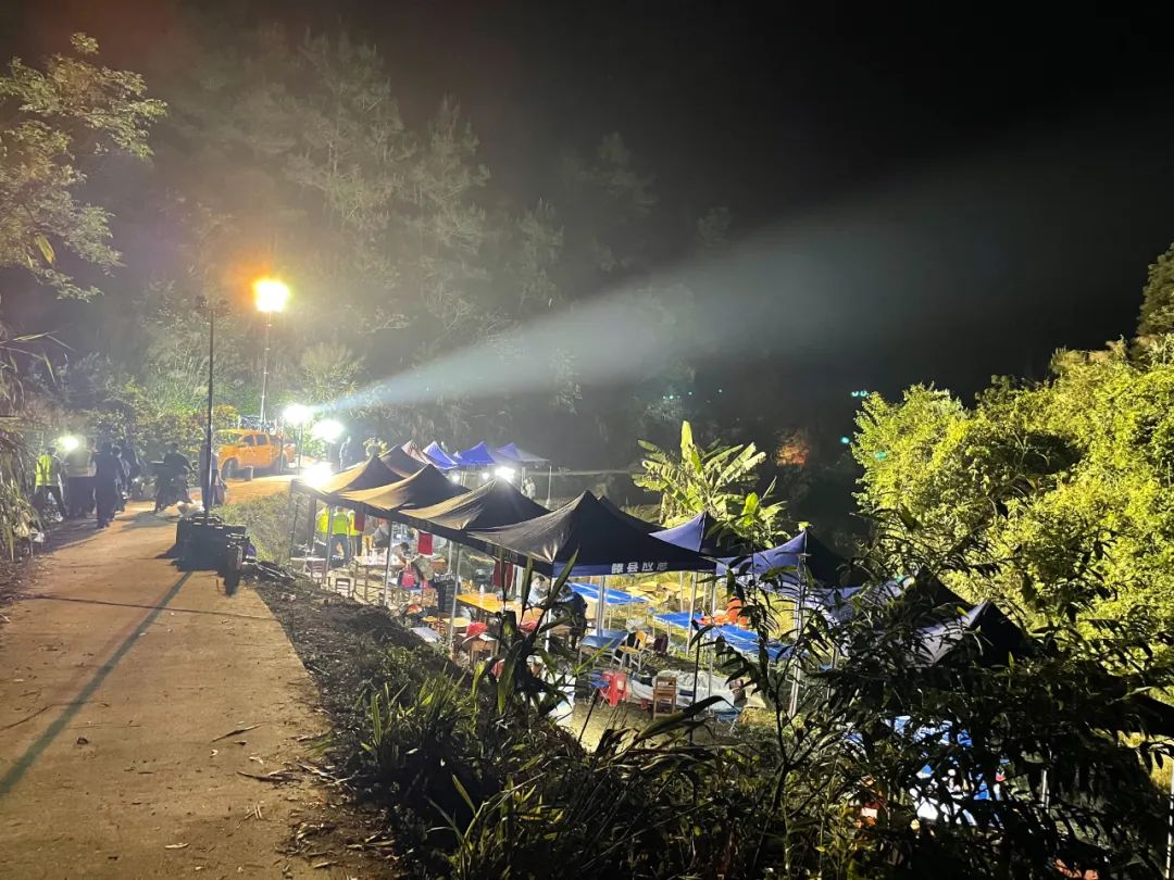 东航客机坠毁事件：尚未发现幸存人员，全面搜寻黑匣子休闲区蓝鸢梦想 - Www.slyday.coM