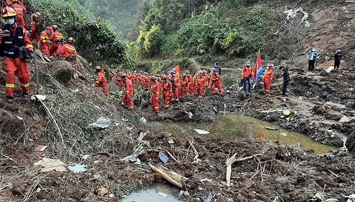 东航MU5735航班一部黑匣子已找到，3位飞行员情况披露休闲区蓝鸢梦想 - Www.slyday.coM