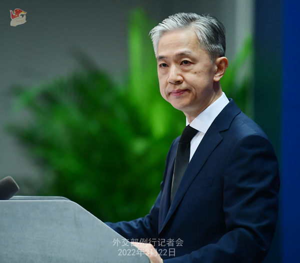 外媒记者问为何戴纯黑领带汪文斌不需要我跟你多说了吧
