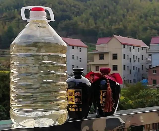 这个酒在外地喝不到当地人最爱云南自烤酒味道真这么绝