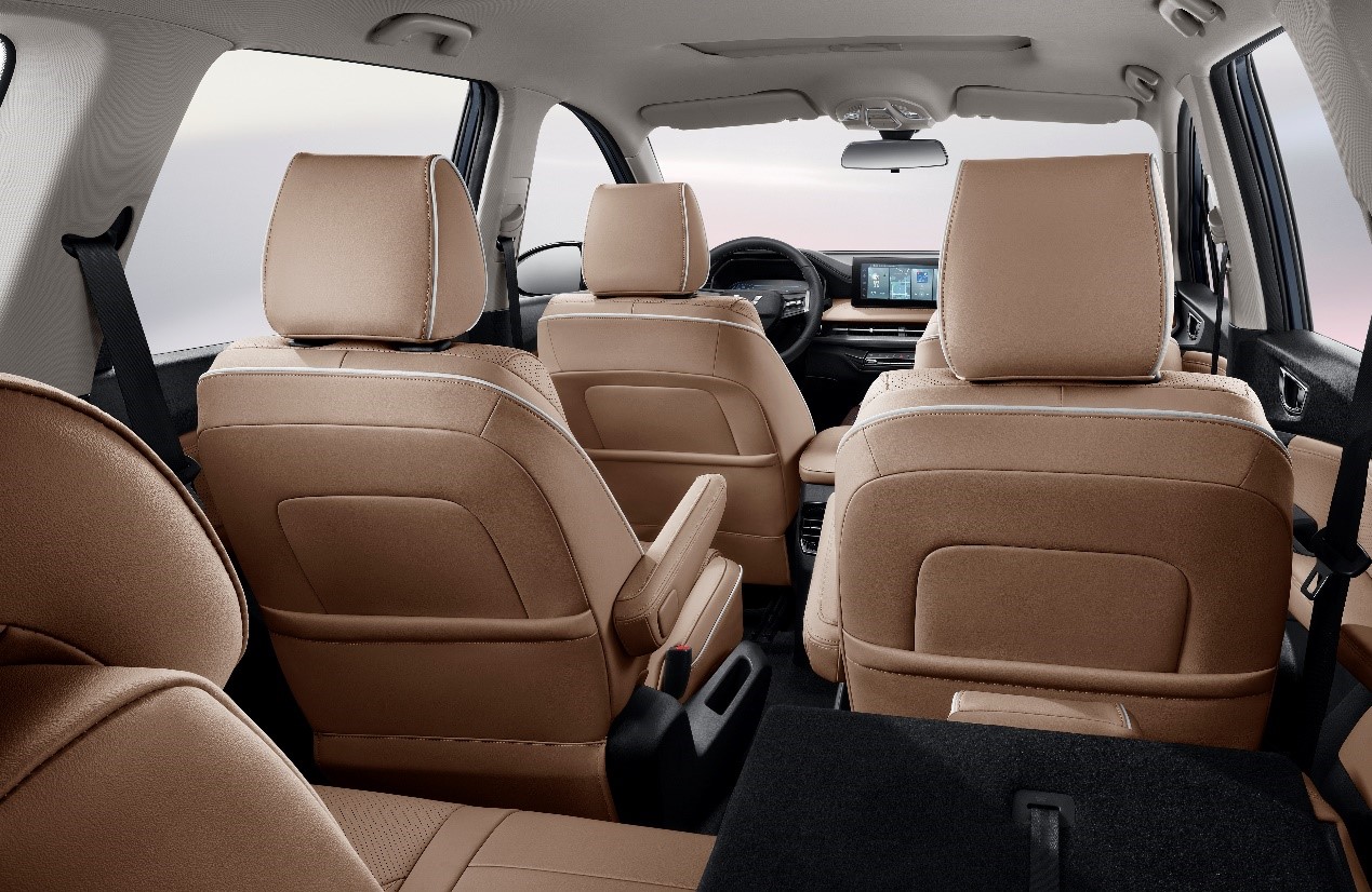 阶梯式座椅/7座布局 五菱佳辰内饰官图