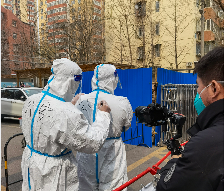 北京朝阳六里屯3小区先后封控,"大白"出闭环直接上阵|核酸检测|防疫