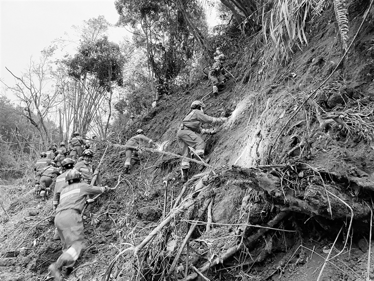 暂未发现幸存者 全力搜寻黑匣子休闲区蓝鸢梦想 - Www.slyday.coM