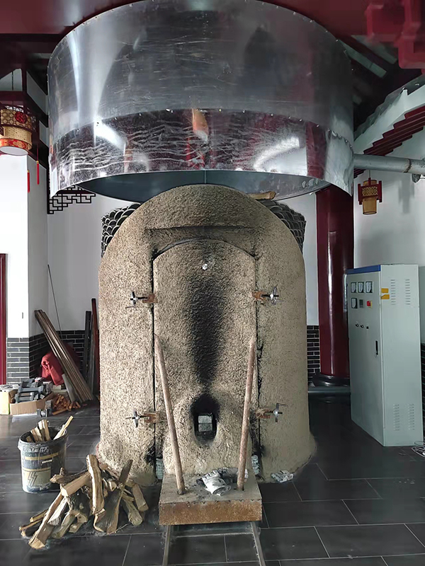 任星航曾在景德镇陶瓷学院窑炉系学习并毕业,对各朝代的钧瓷窑炉有更