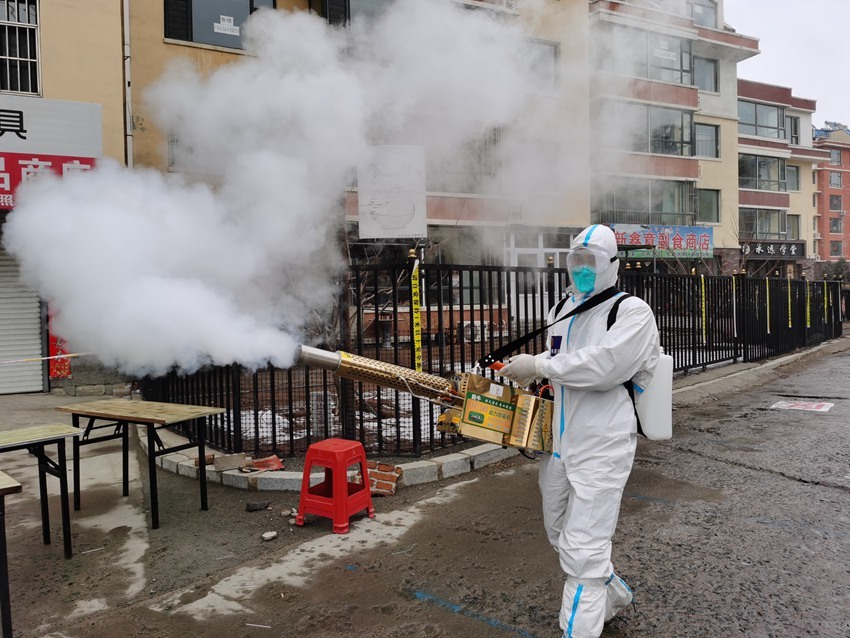 消杀过程中,将重点对各类公共场所,各类集贸市场,村级广场,居民楼道