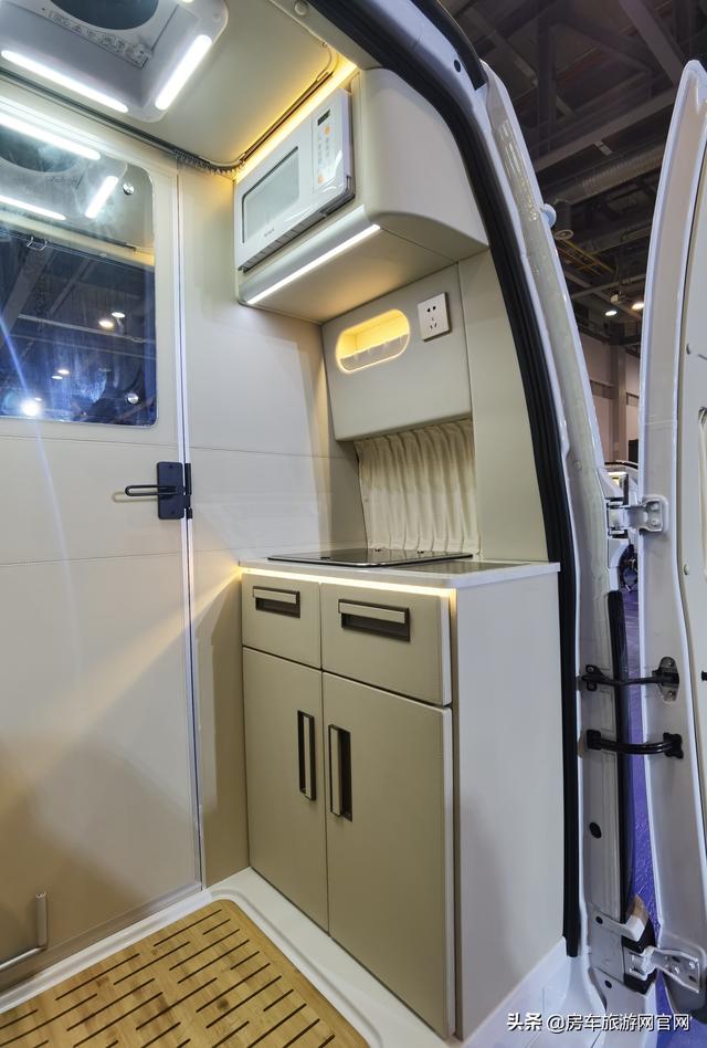 福客特金牛u型沙发床版b型房车,商旅两用,享你所爱__财经头条