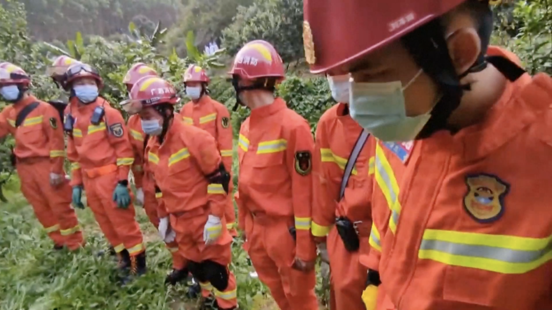 ▲3月21日，广西梧州，救援队伍已经集结并抵达坠机现场，目前搜救工作正在紧张进行中。图/IC photo