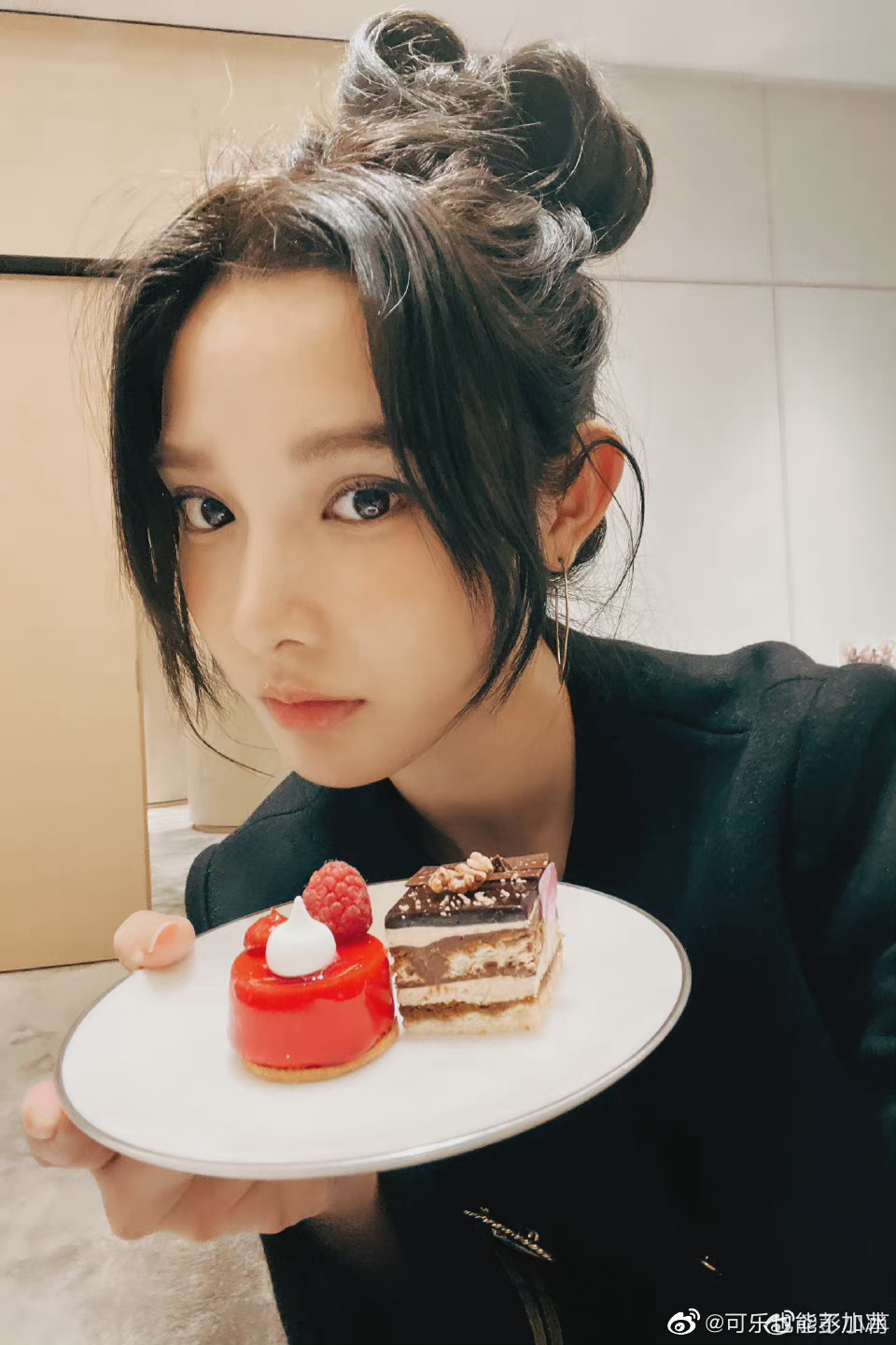 彭小苒晒照暂别北京新戏要开工了吗