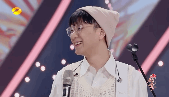 春天花会开郭曲演唱完毕后得到了花花的疯狂赞美啊