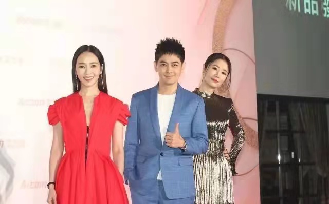 侯佩岑面部僵硬大变样，颜值被林心如秒杀，同框都输给林志颖休闲区蓝鸢梦想 - Www.slyday.coM