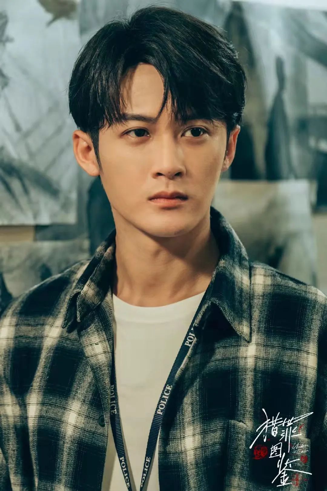 在檀健次以往的"黑历史"事件中,主要是非主流发型,各种奇怪的妆容