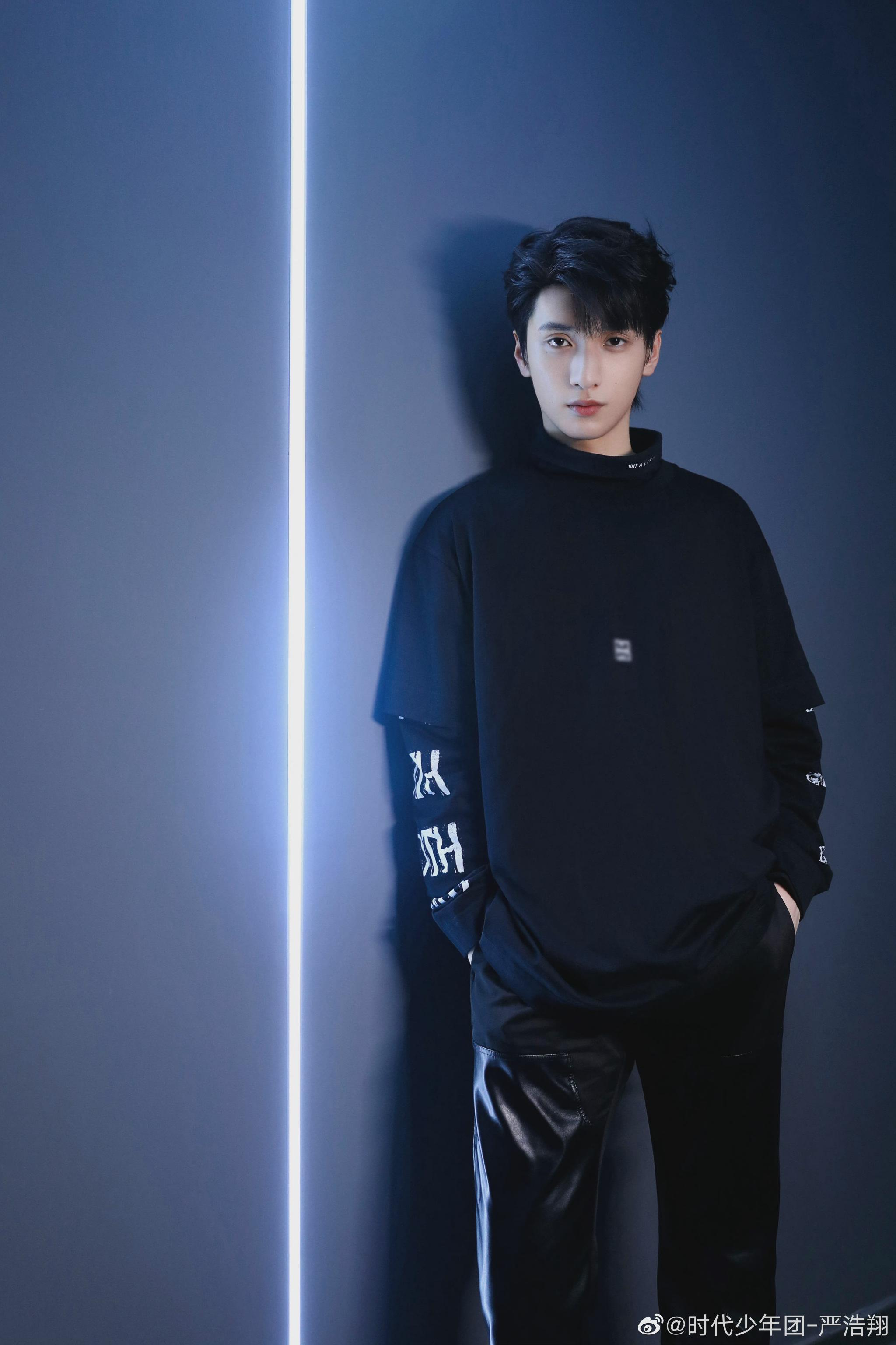 严浩翔晒四宫格随拍浩翔出现一一一一下