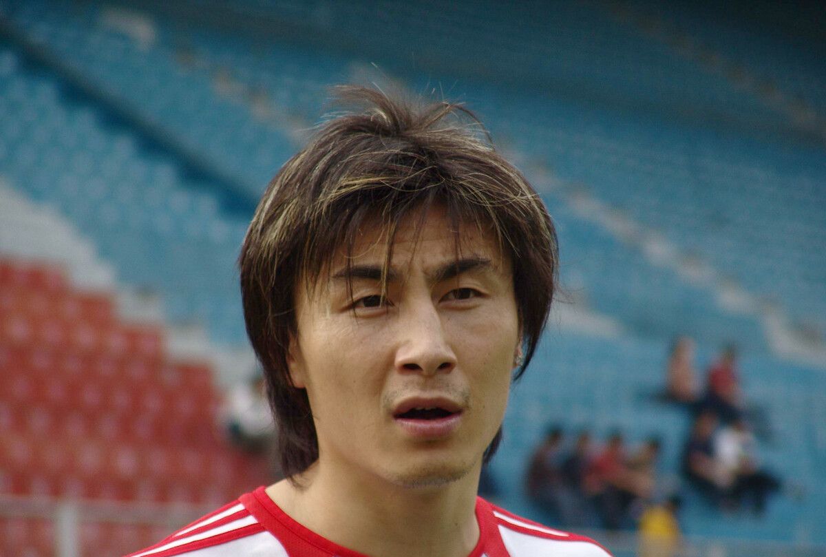 下午5点国足名宿李玮峰谈吴曦球迷不能否认他过去的贡献