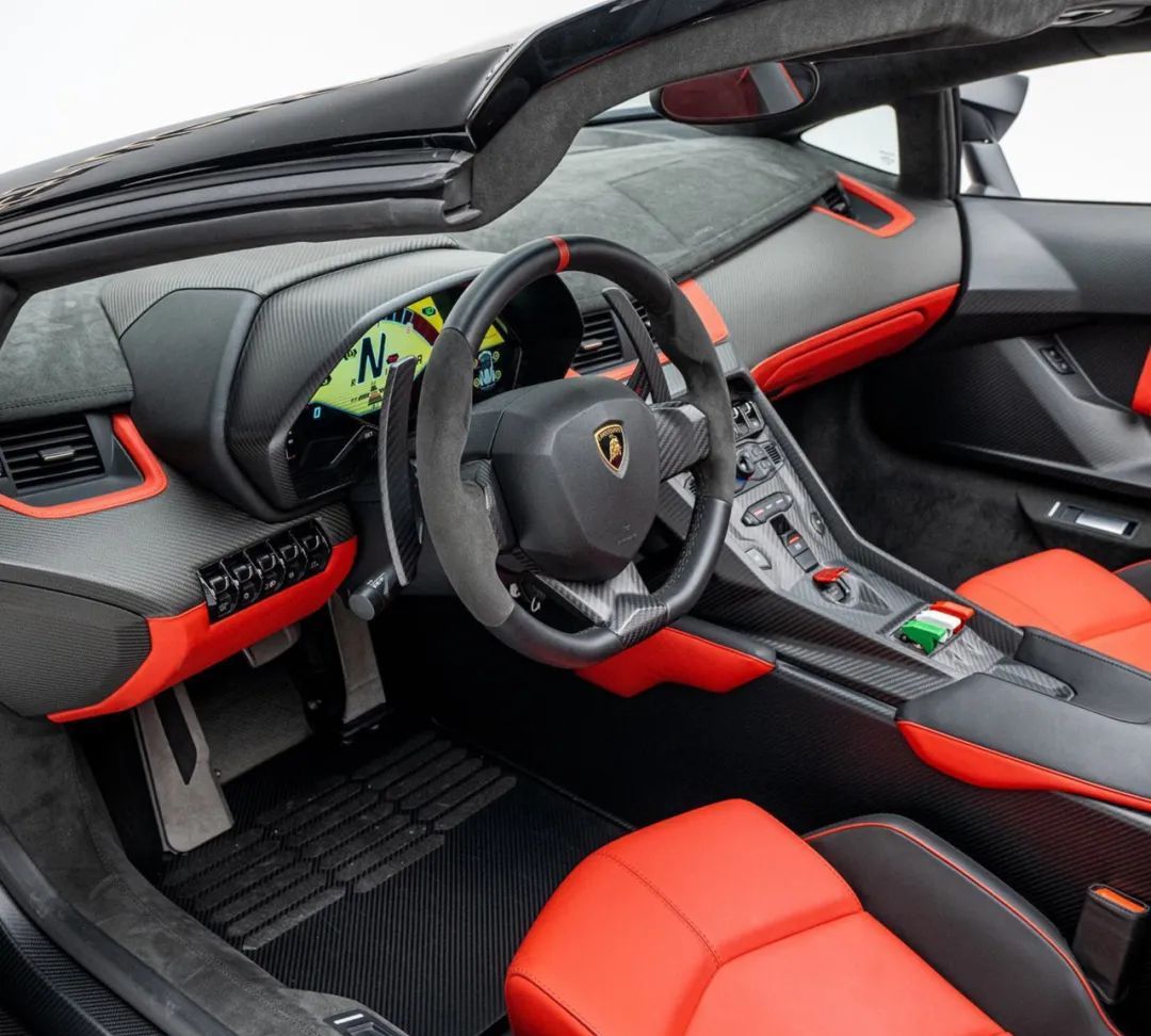 仅有一辆碳纤维版兰博基尼veneno毒药