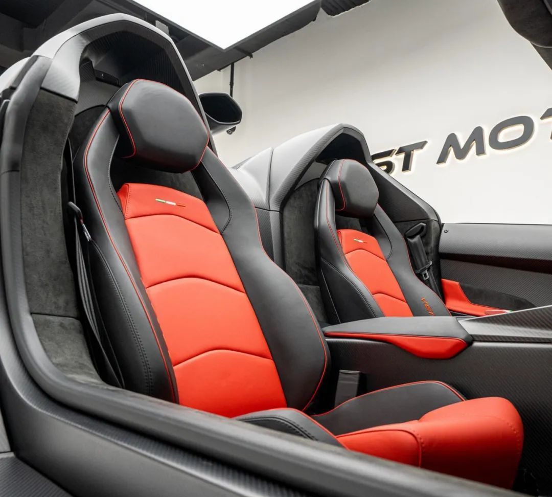 仅有一辆碳纤维版兰博基尼veneno毒药