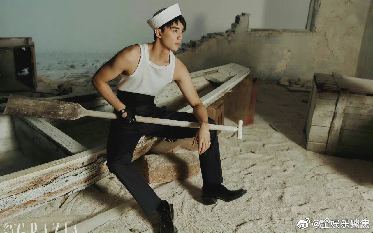 吴磊红秀三月刊封面来啦这身材真的绝了