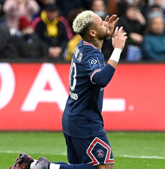 梅西无缘年薪NO.1!比C罗还低,巴西伪巨星登顶,球迷:他不配休闲区蓝鸢梦想 - Www.slyday.coM 梅西无缘年薪NO.1!比C罗还低,巴西伪巨星登顶,球迷:他不配休闲区蓝鸢梦想 - Www.slyday.coM