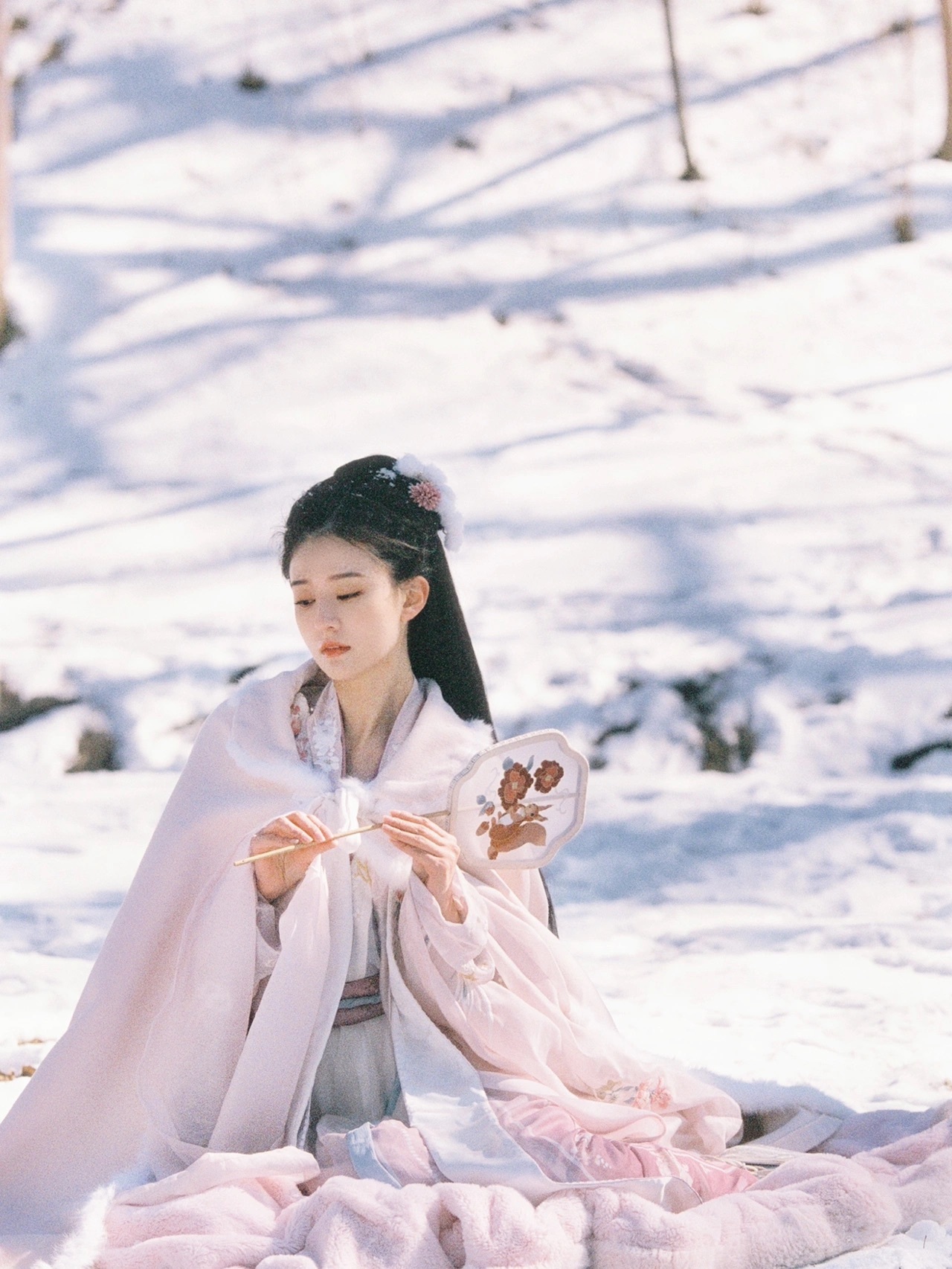 乔妹这套汉服雪景照好美啊