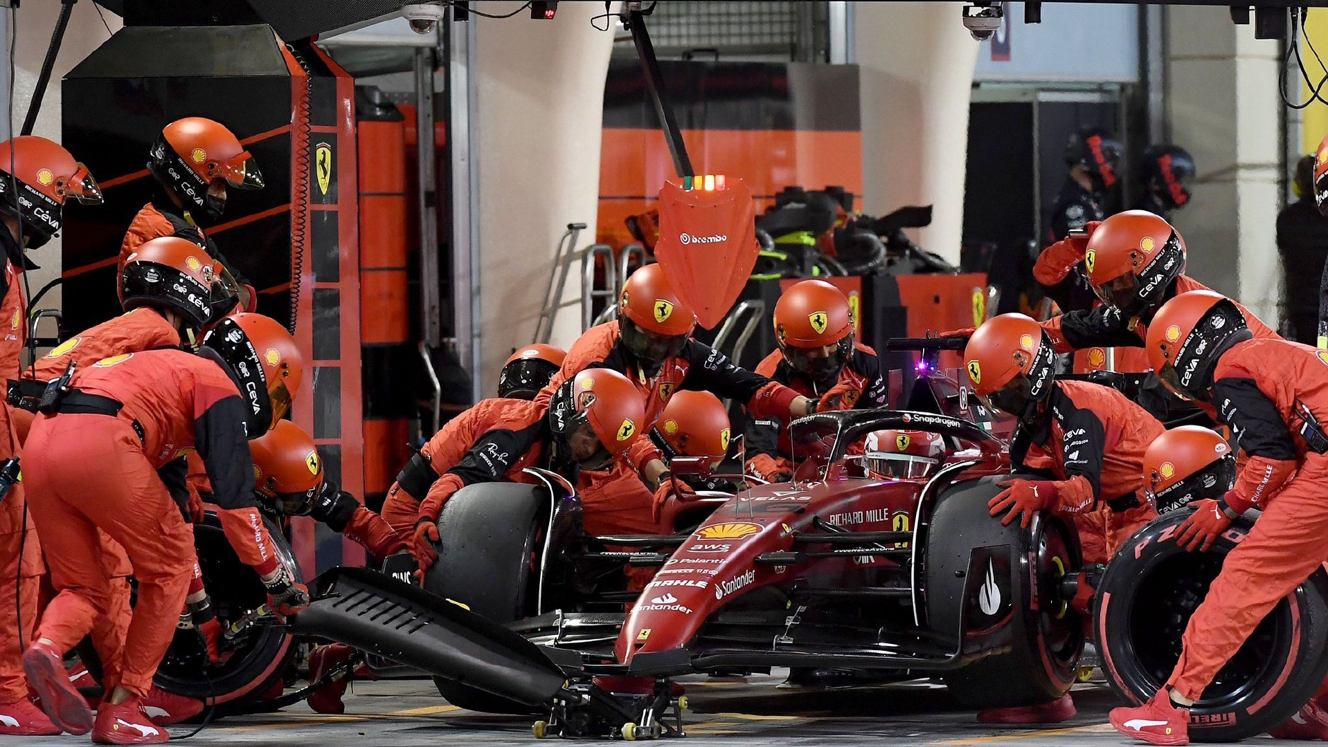 上周末的f1巴林大奖赛正赛期间总计58次进站