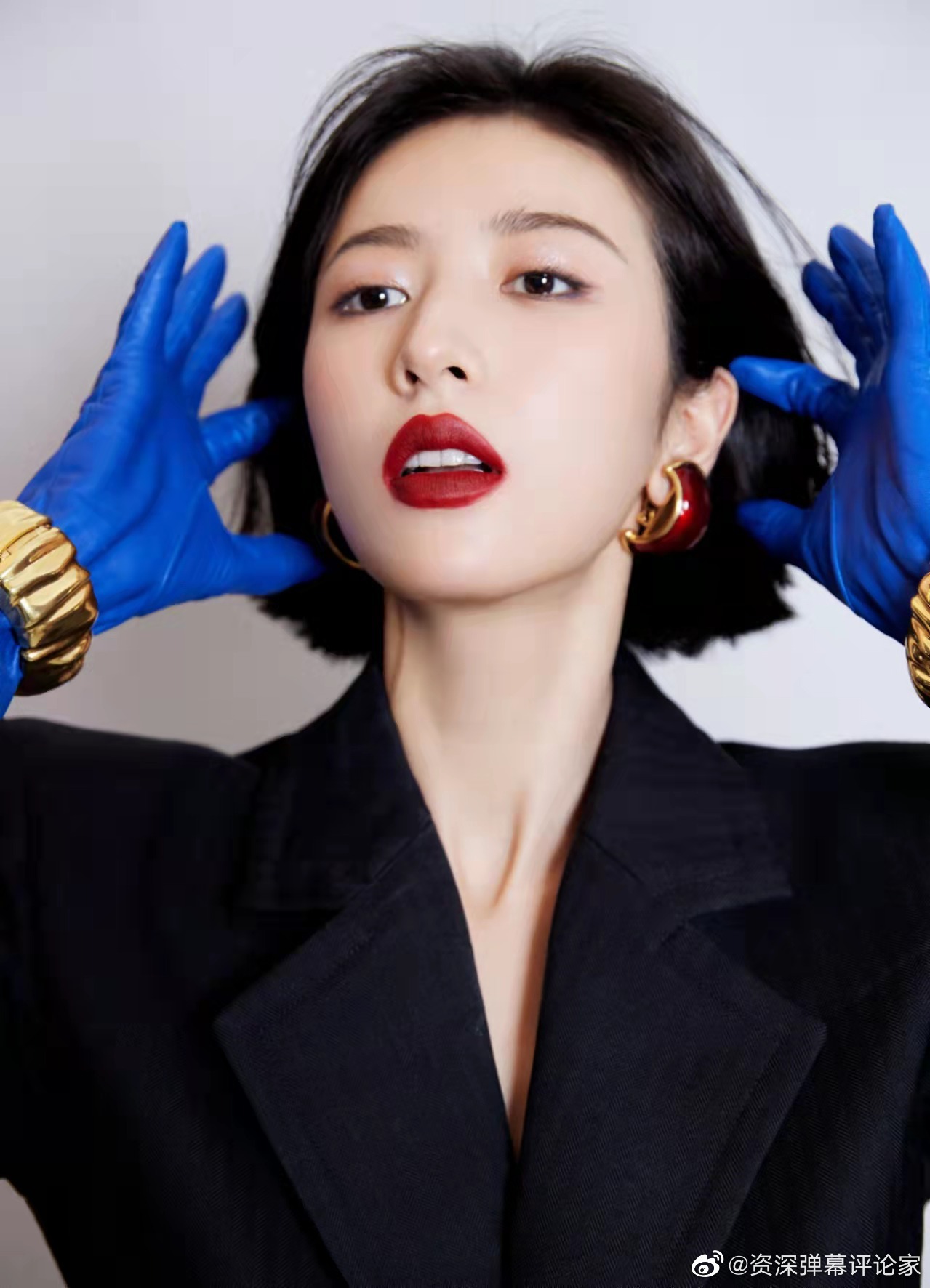 果然是老综艺人周雨彤