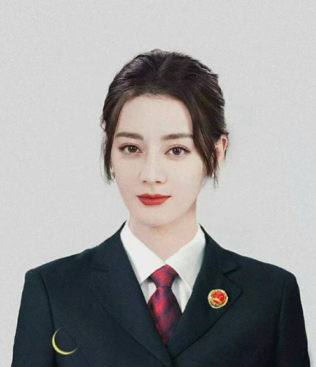 迪丽热巴公诉精英制服路透,好精干!|迪丽热巴|路透_新浪新闻