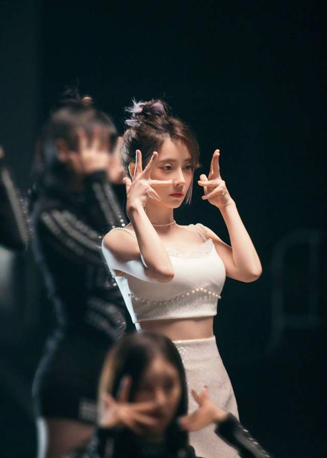 冯提莫开启事业新版图,成五菱gb潮创合伙人,携手跨界