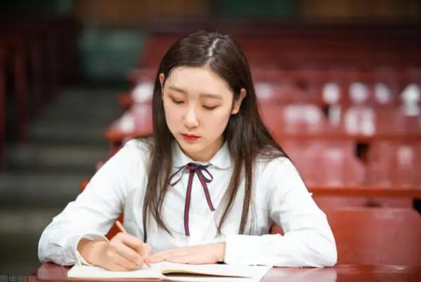 为啥女生“学历”越高，越不爱生孩子？00后的回答真是人间清醒休闲区蓝鸢梦想 - Www.slyday.coM