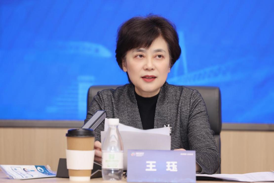 西洽会执委会办公室常务副主任,重庆市商务委副主任 王珏