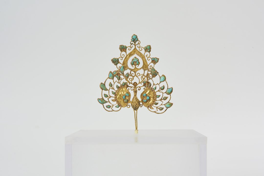 嵌松石立鳳金頭飾件 吐蕃時期 青海藏醫藥文化博物館藏