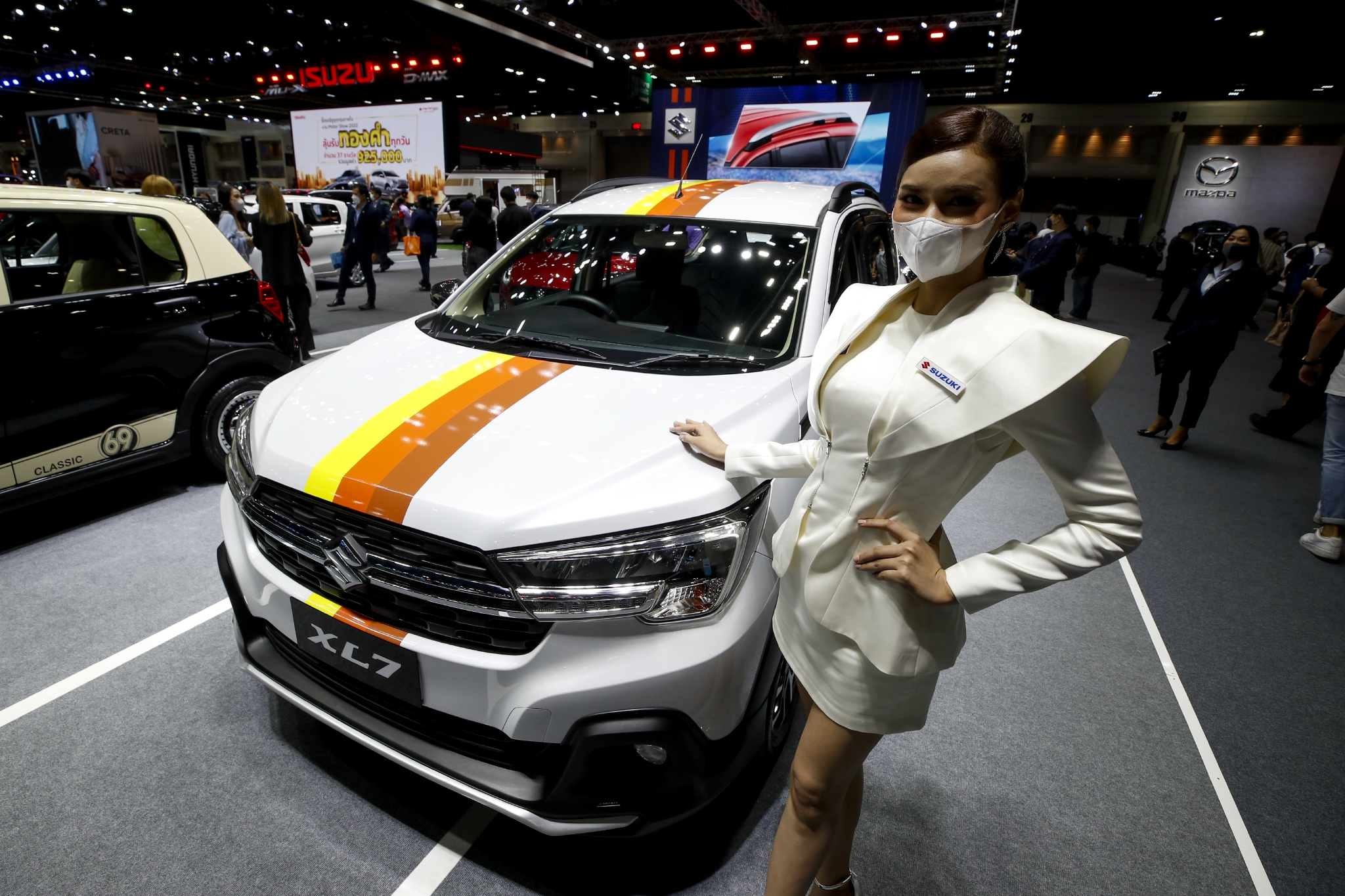这是3月23日在泰国曼谷国际车展上拍摄的铃木xl7汽车.