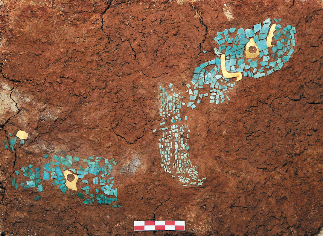 綠松石鑲金飾件 商&nbsp; 湖北盤龍城遺址博物院藏